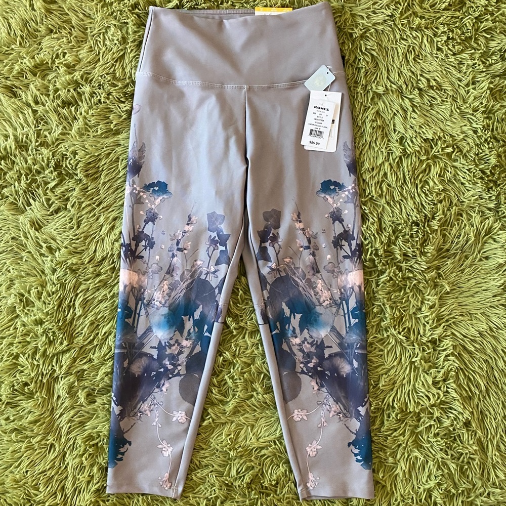 Compression sports capris - medium - brand new with tags